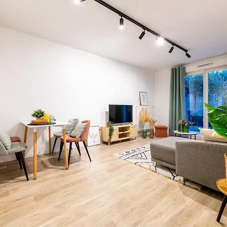 Le Chic - Metro 8 - Paris Apartment *