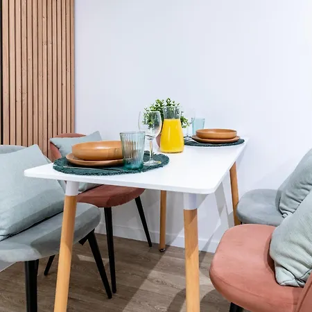 Le Chic - Metro 8 - Paris * Créteil